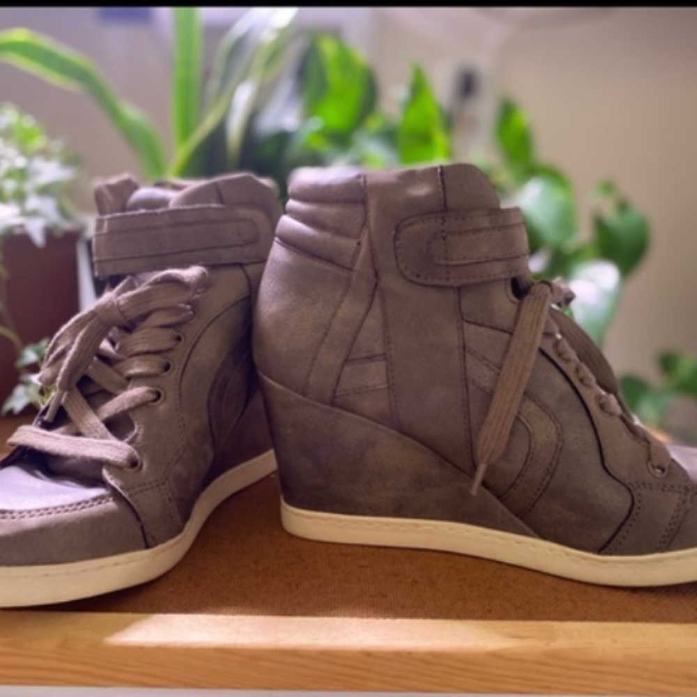Candies wedge size 9.5